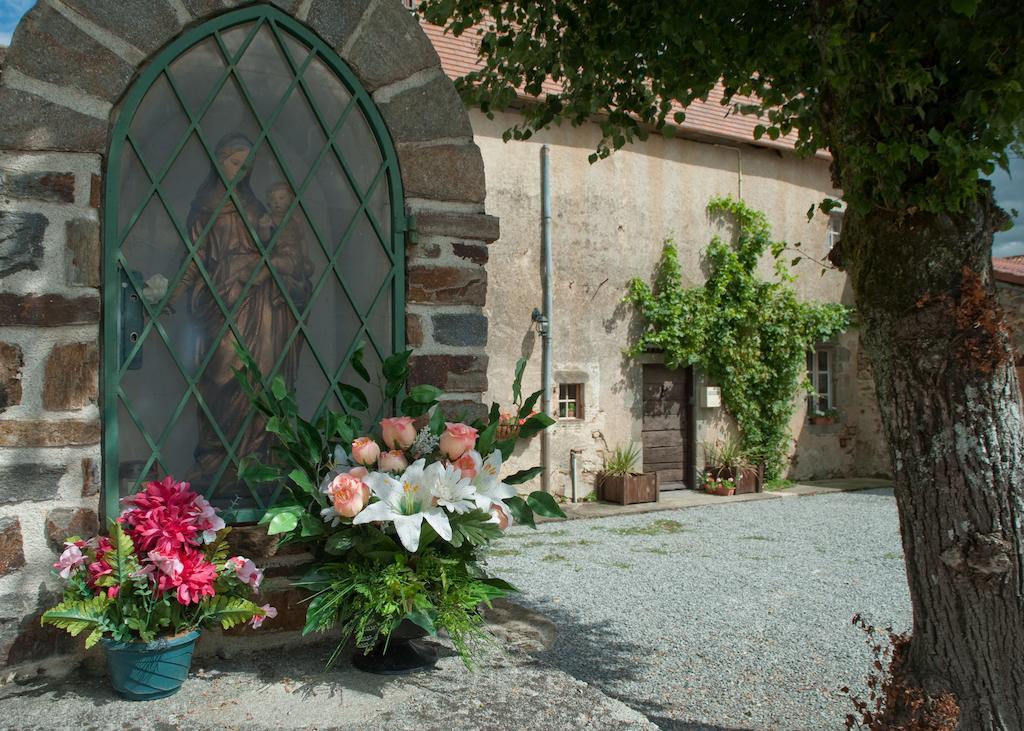 L'Ancien Presbytère Chambres D'hote ou Gite Le Dorat Esterno foto