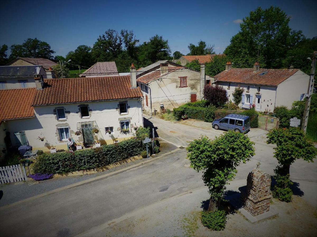 L'Ancien Presbytère Chambres D'hote ou Gite Le Dorat Esterno foto