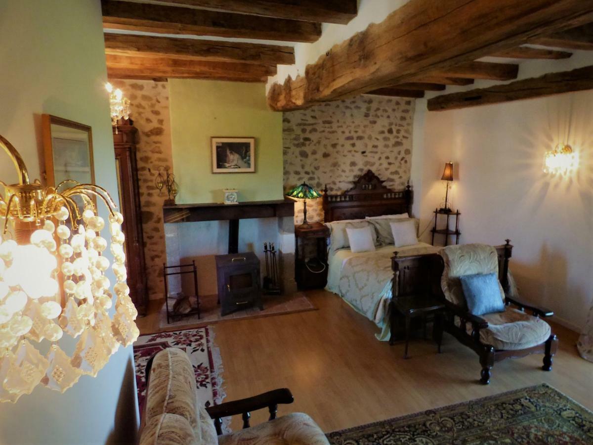 L'Ancien Presbytère Chambres D'hote ou Gite Le Dorat Esterno foto