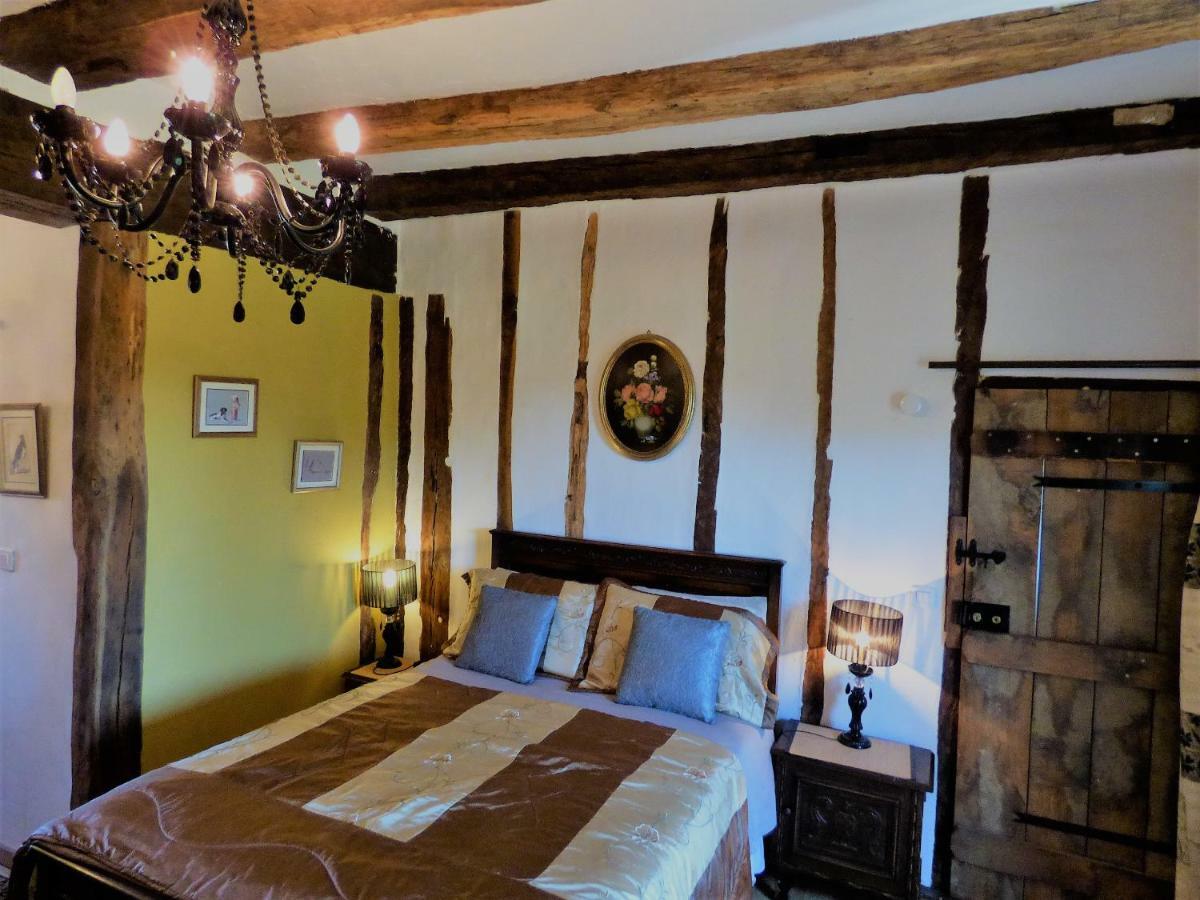 L'Ancien Presbytère Chambres D'hote ou Gite Le Dorat Esterno foto