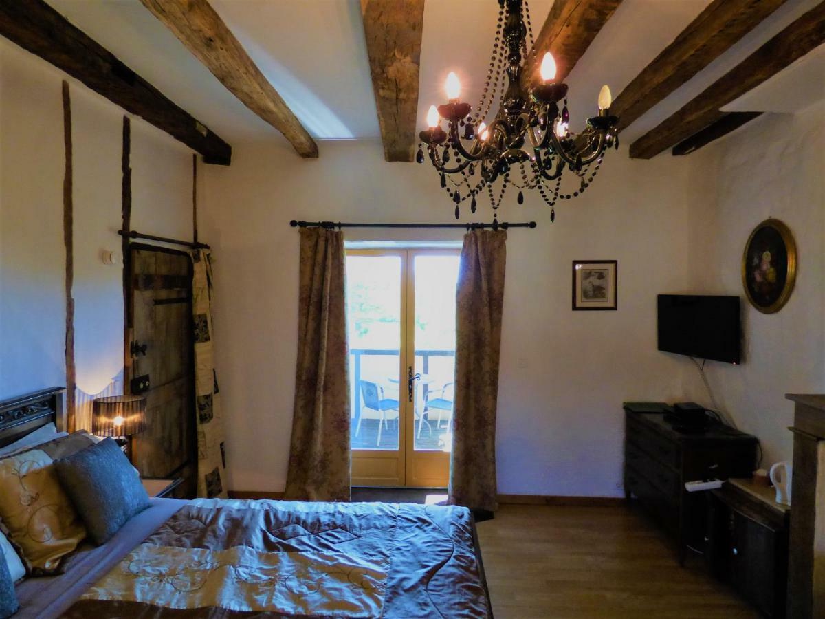 L'Ancien Presbytère Chambres D'hote ou Gite Le Dorat Esterno foto